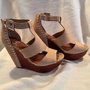 Gianni Bini City Sleek Tan Wedges Size 8.5 - New in Box